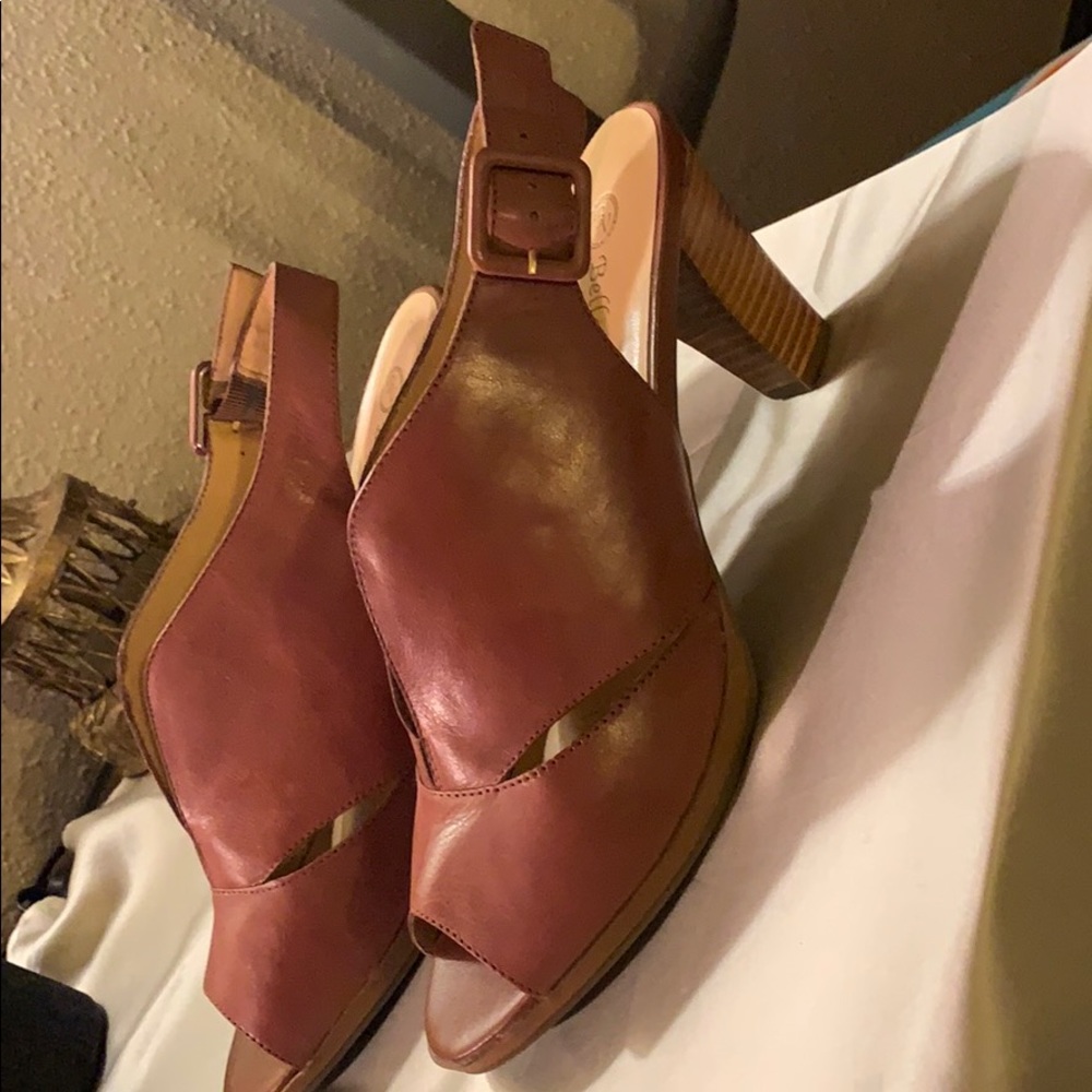 Bella Vita leather sandal shoe